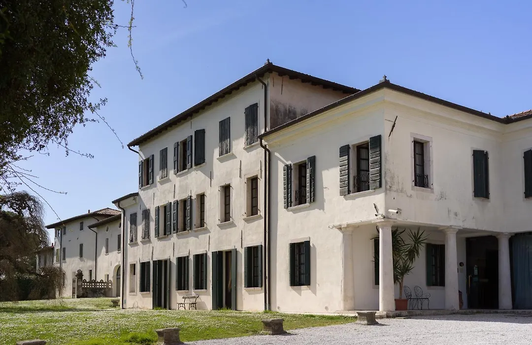 Hotel Villa Policreti-1